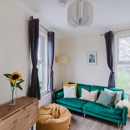 Modern Cosy Corner Flat 3 Bed And Loft Sleep 7 People Apartment London Exterior photo