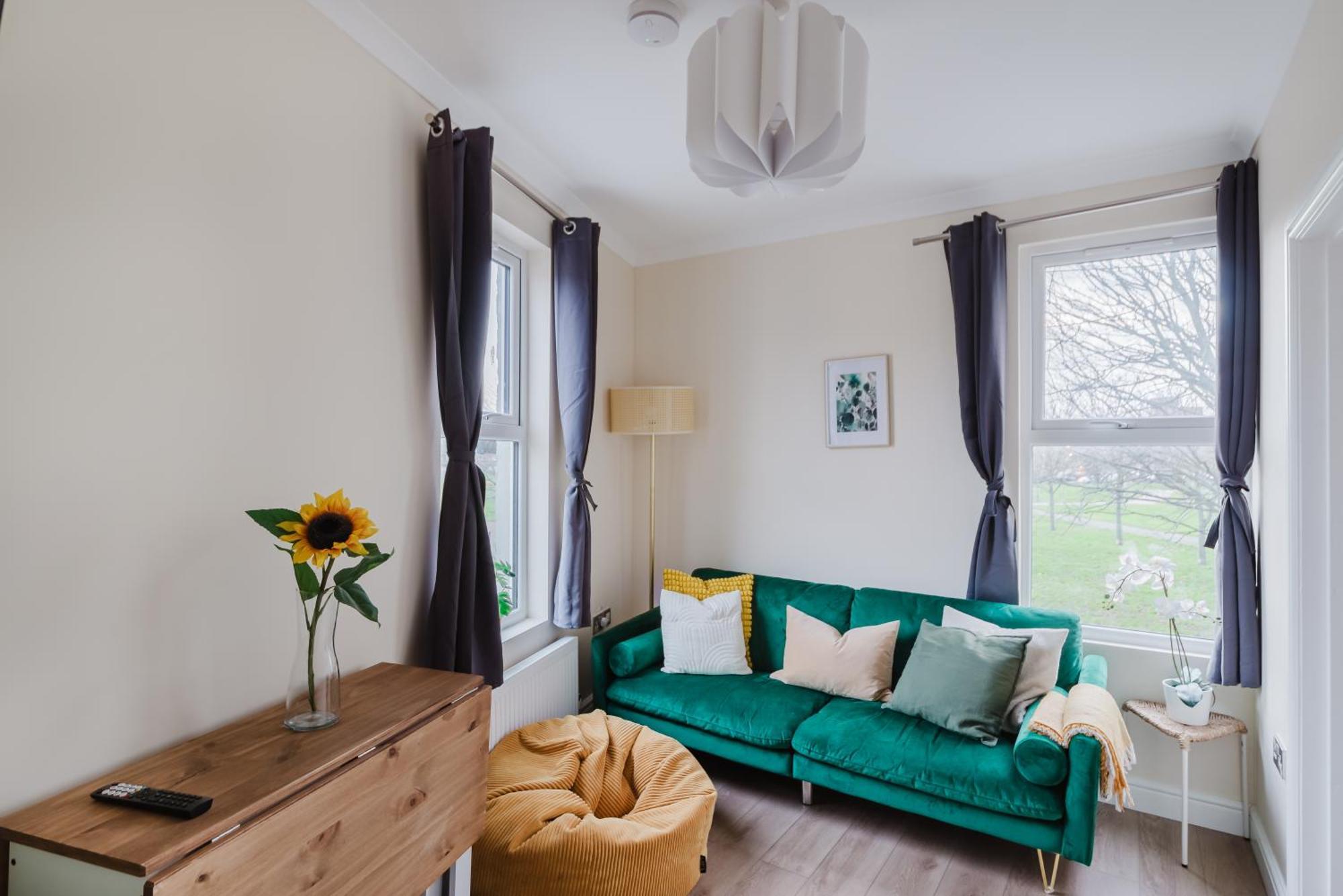 Modern Cosy Corner Flat 3 Bed And Loft Sleep 7 People Apartment London Exterior photo