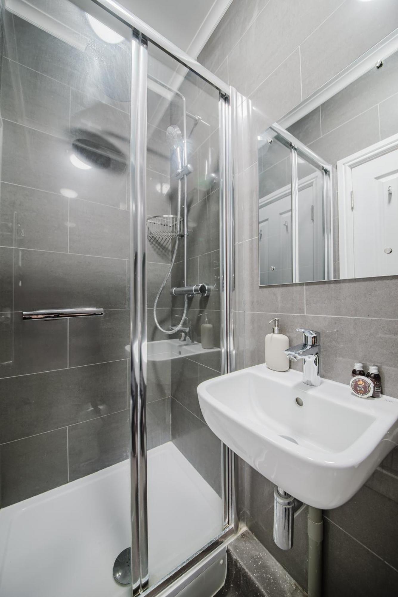 Modern Cosy Corner Flat 3 Bed And Loft Sleep 7 People Apartment London Exterior photo