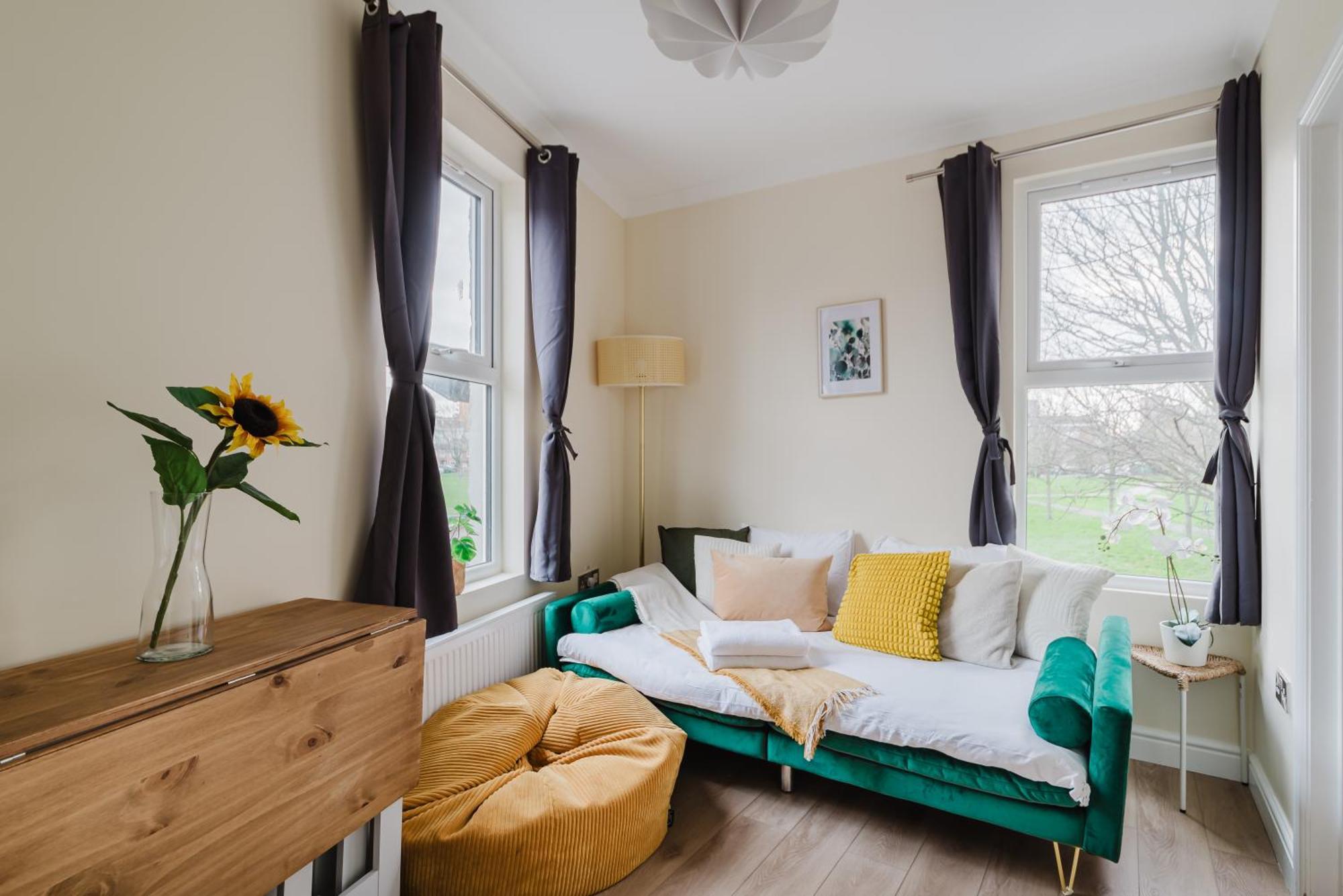 Modern Cosy Corner Flat 3 Bed And Loft Sleep 7 People Apartment London Exterior photo