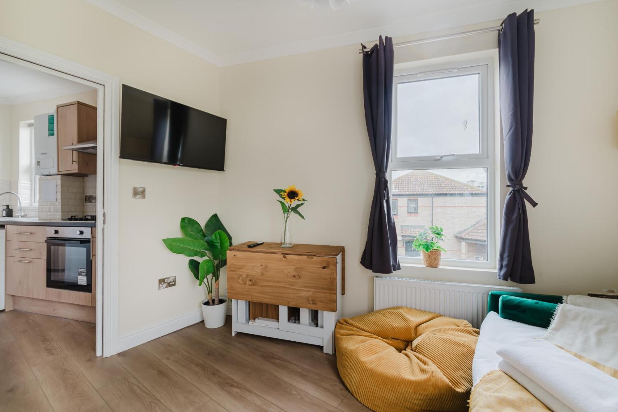 Modern Cosy Corner Flat 3 Bed And Loft Sleep 7 People Apartment London Exterior photo