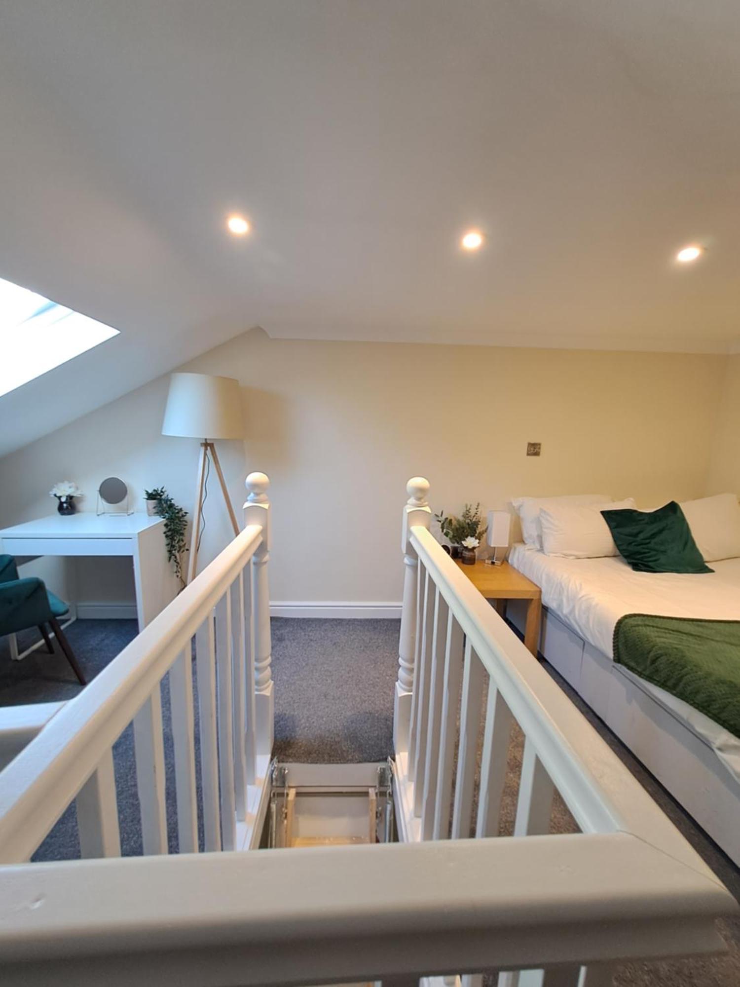 Modern Cosy Corner Flat 3 Bed And Loft Sleep 7 People Apartment London Exterior photo
